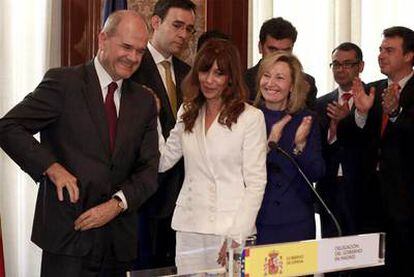 Chaves, ayer, en la toma de posesión de la delegada del Gobierno en Madrid, Dolores Carrión.