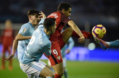 Mallo y Jozabed acosan a Ben Yedder.