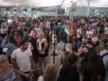 Las negociaciones para poner punto final a la huelga de los trabajadores de los filtros de seguridad del aeropuerto siguen estancadas