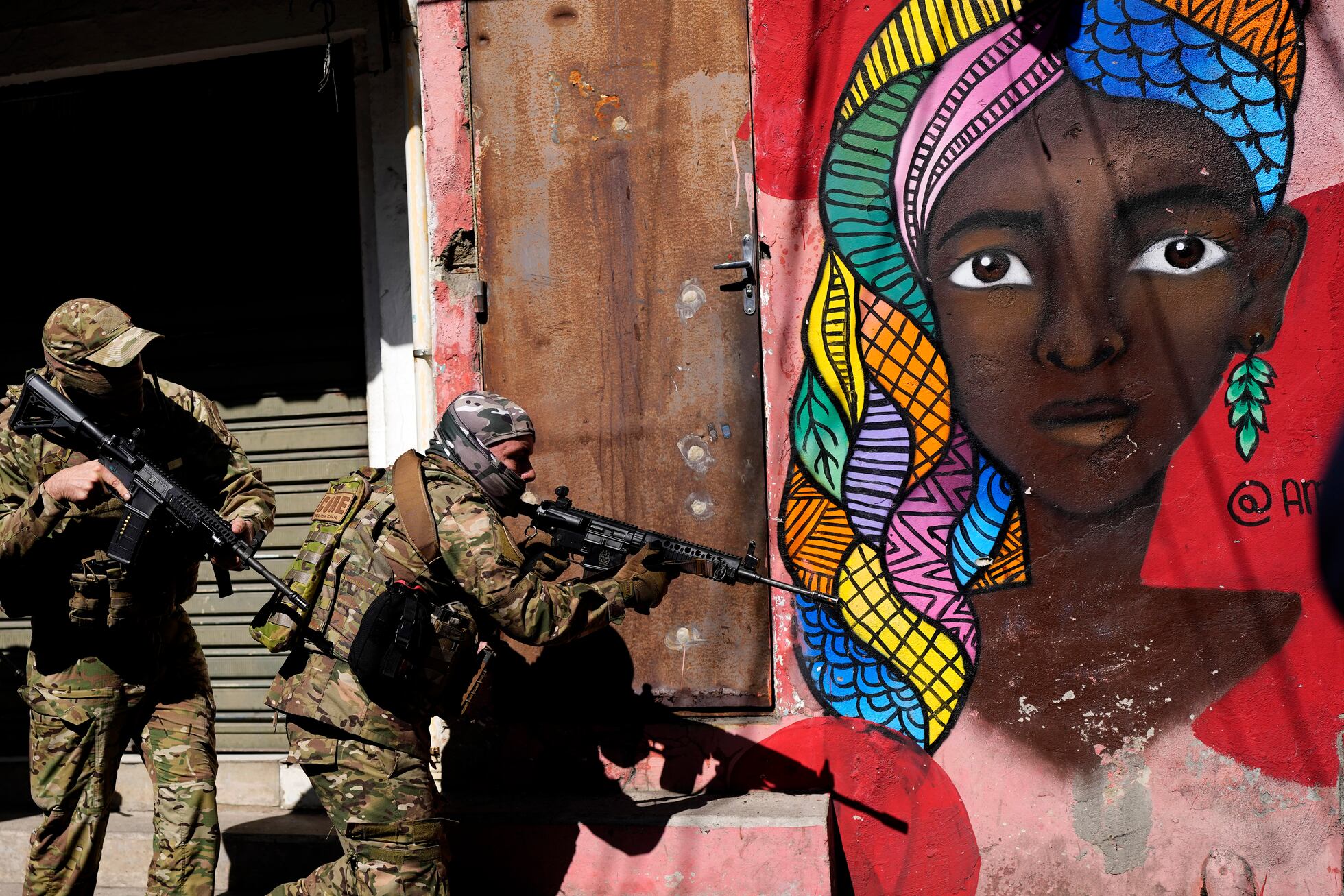 18 muertos en una operación policial en un conjunto de favelas de Río de Janeiro 18 muertos en una operación policial en un conjunto de favelas de Río de Janeiro