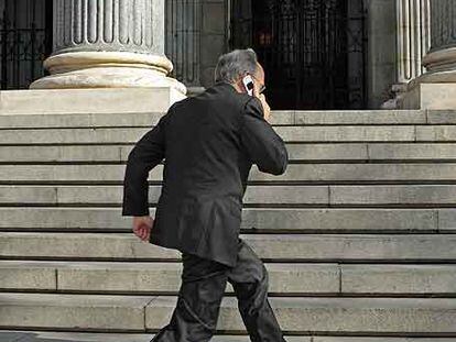 Manuel Pizarro llega a la sede de la Bolsa de Madrid.