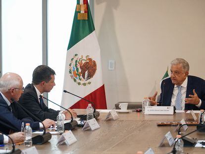López Obrador en una reunión con Pete Buttigieg y Ken Salazar en Palacio Nacional (Ciudad de México), el 7 de junio.