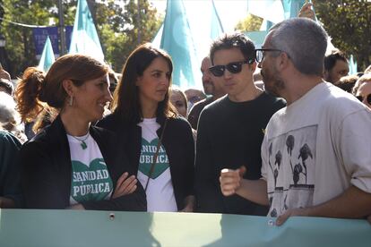 Desde la izquierda, Mónica García, Rita Maestre e Iñigo Errejón, durante la manifestación en defensa de la sanidad pública.