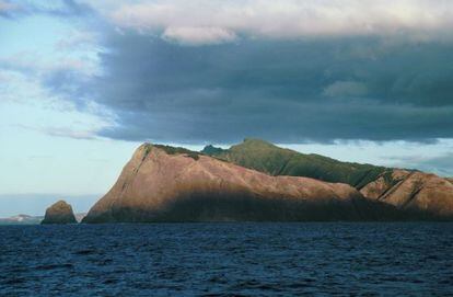 La isla Robison Crusoe, en el Pac&iacute;fico. En ella se inspir&oacute; Defoe para su novela.