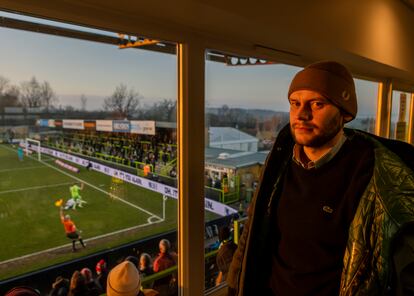 Uno de los miembros de un grupo llegado desde Noruega para conocer las iniciativas sostenibles del club.