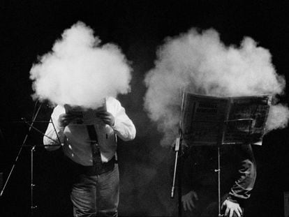 Accidents Polipoètics recitando el poema Nenecaca en el Festival de Poesía Sorpresa Europea, (SAT) Sant Andreu Teatre, Barcelona 2 de novembre de 1993.