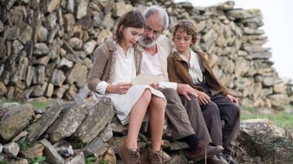 Desde la izquierda, Mariona Gomila, Miquel Gelabert y Macià Arguimbau, en 'La vida lliure'.