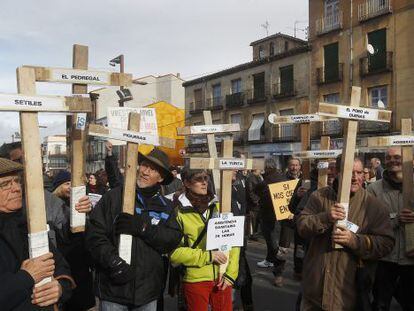 Vecinos de Guadalajara protestan por el cierre de las urgencias.