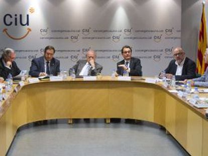 La ejecutiva de CiU, reunida ayer en la sede de Uni&oacute;.