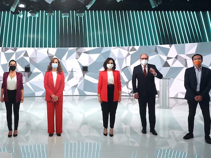 Los candidatos a la presidencia de la Comunidad de Madrid, antes del inicio del debate que se celebró el miércoles en los estudios de Telemadrid.