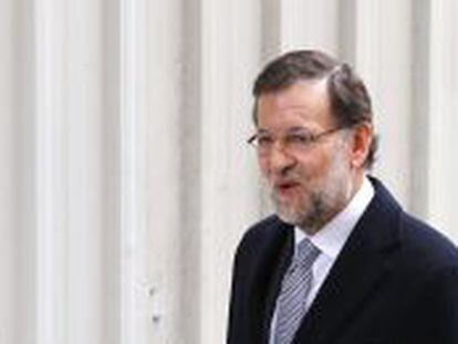 El presidente del Gobierno, Mariano Rajoy , llega al Congreso de los Diputados.