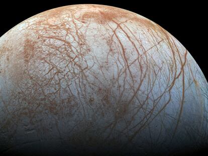 Superficie de Europa, la luna de Júpiter tomada por la sonda europea Galileo en los años 90.
