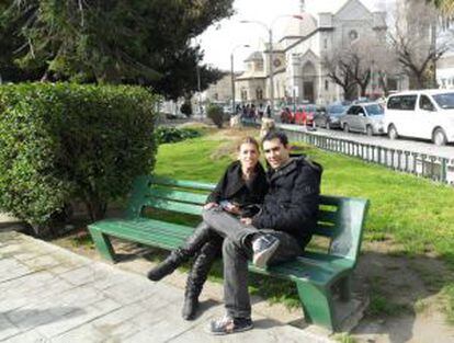 Pablo Rubio junto a su novia en Valparaiso (Chile).