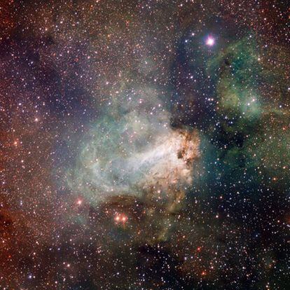La nebulosa Omega, en la constelación de Sagitario, fotografiada por el recién estrenado telescopio europeo VST, en Chile.