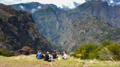 Senderismo por el mirador del pico Arieiro, en Madeira