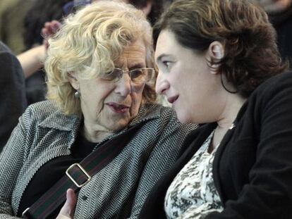 Las alcaldesas de Madrid y Barcelona, Manuela Carmena y Ada Colau, en un momento de las jornadas.