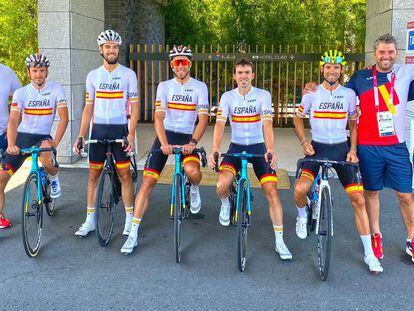 El equipo olímpico español masculino de ciclismo, hace unos días, en Tokio.