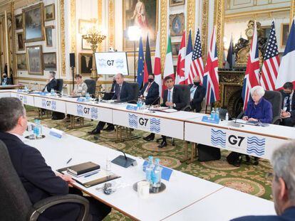 El ministro británico de Hacienda, Rishi Sunak, se dirige a los ministros de Finanzas del G7 en la reunión del pasado 4 de junio. 