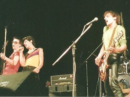 Negative at a concert in the late seventies.  From left to right, Rafa Balmaseda (bass), Borja Zulueta (voice) and Ángel Altolaguirre (guitar).  / COURTESY SUBTERFUGE RECORDS