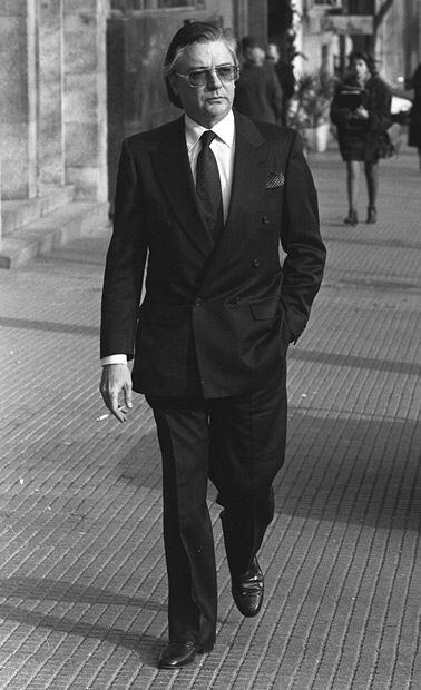 Francisco Paesa paseando por Madrid en 1991.