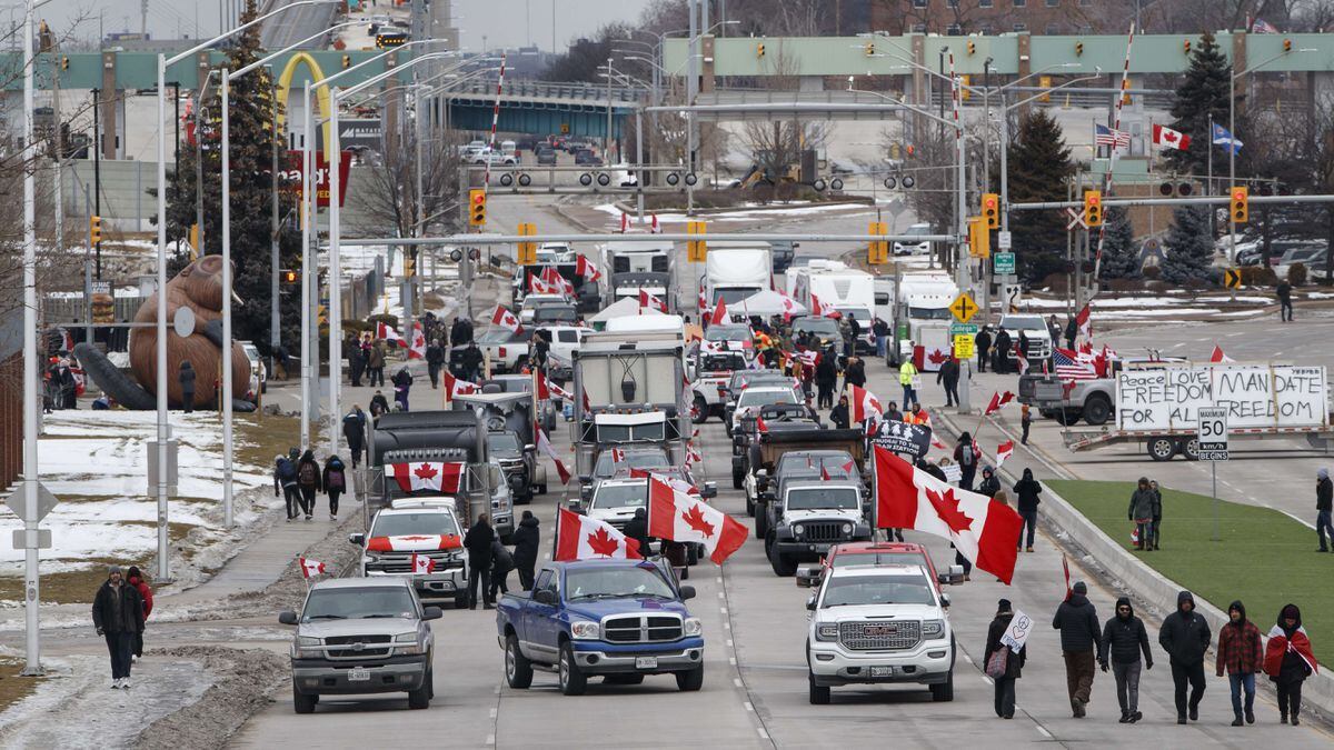 Aumenta la presi n para que Trudeau termine con el convoy de la libertad