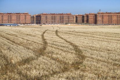 Muchos pisos construidos hace años en el Residencial Francisco Hernando, de Seseña (Toledo), están aún sin habitar.