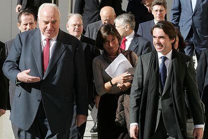 El ex canciller alemán Helmut Kohl y José María Aznar, ayer en Madrid.