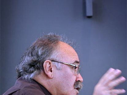 Josep Lluís Carod Roviera, ayer, durante la entrevista.