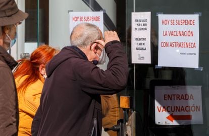 Un centro de vacunación cerrado en Valladolid este miércoles, tras la suspensión cautelar del uso de dosis de AstraZeneca.