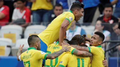 Los jugadores de Brasil celebran un gol en la Copa América del año pasado.