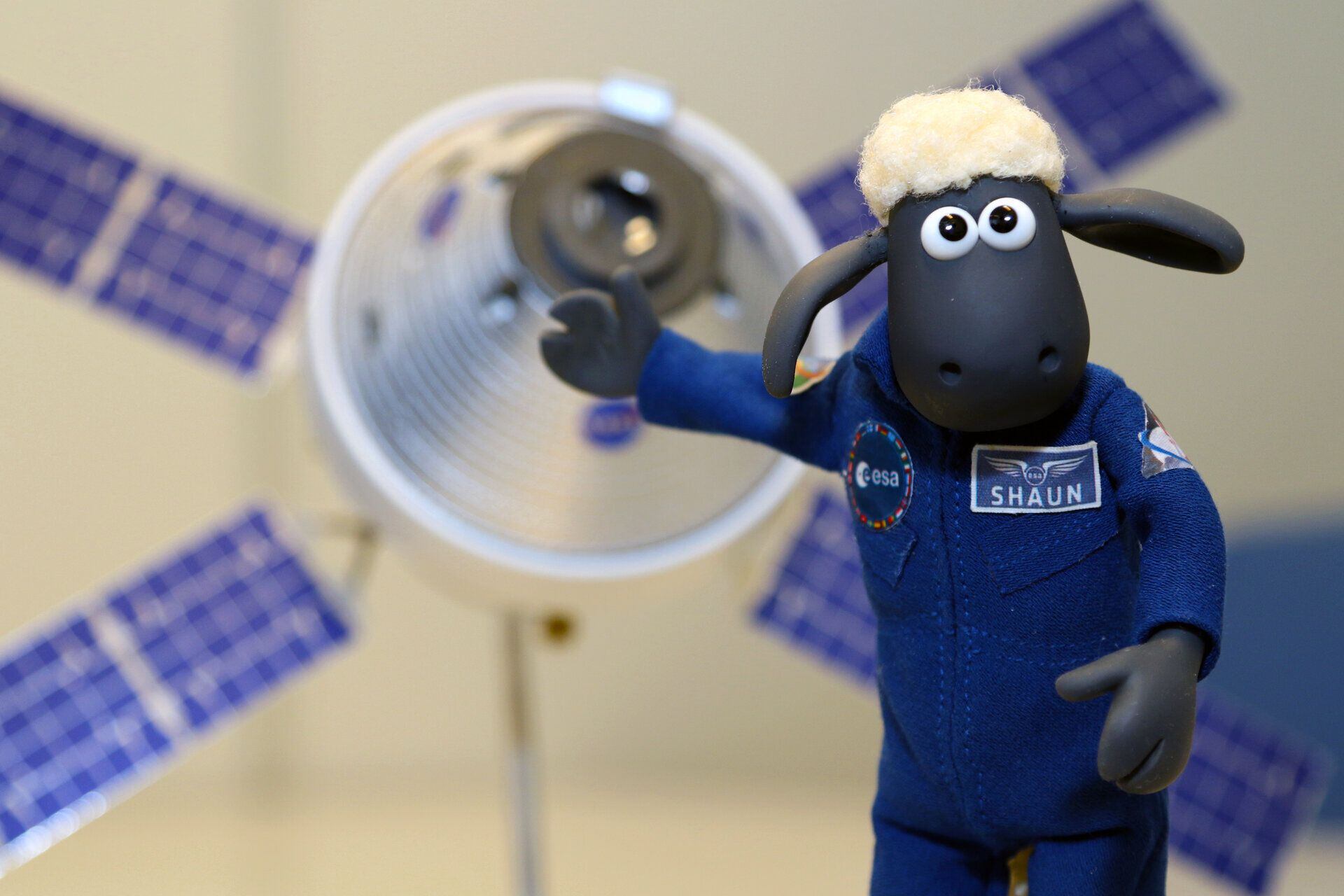 La Agencia Espacial Europea llevará un muñeco de la oveja Shaun.