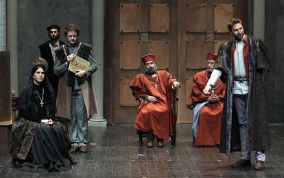 Escena de 'Enrique VIII', de William Shakespeare, con versión de José Padilla y dirección de Ernesto Arias, que se representa en los Teatros del Canal, en Madrid.