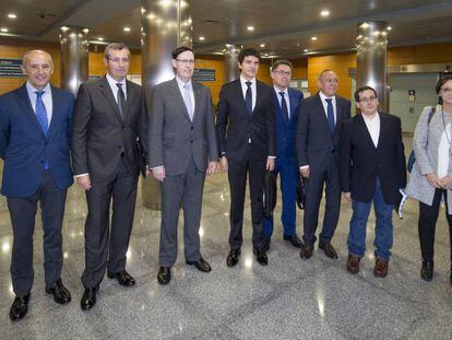 Representantes del Gobierno, las Diputaciones y Eudel, antes de reunirse en el Consejo vasco de Finanzas.