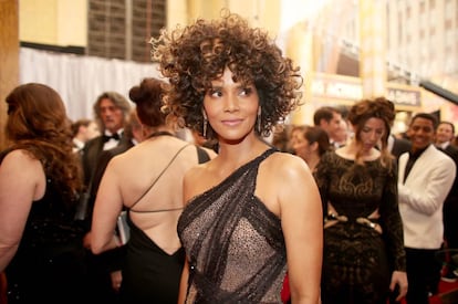 Halle Berry en la alfombra roja de los Oscar de 2017.