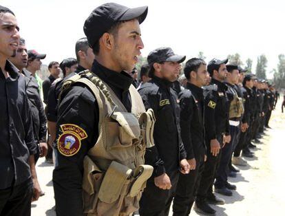 Voluntarios de las milicias de Hezbolá Irak, alistados para combatir al Estado Islámico, el pasado 6 de julio en Bagdad. / Reuters