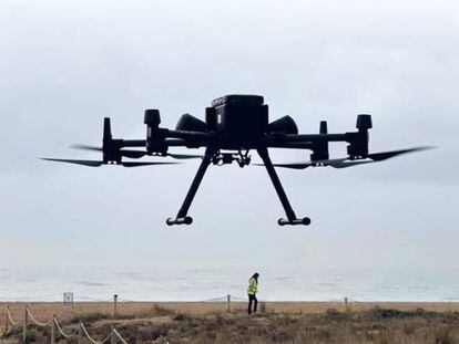 Uno de los drones que fue probado en marzo en las playas de Castelldefels (Barcelona).