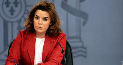 La vicepresidenta del Gobierno, Soraya Sáenz de Santamaría, durante la rueda de prensa posterior al Consejo de Ministros.