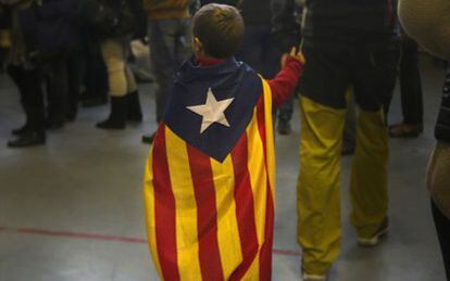 Colas para votar el pasado 9 de noviembre en el municipio barcelon&eacute;s de Taradell
