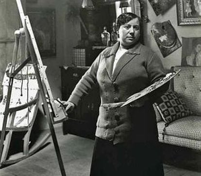 Lluïsa Vidal al seu taller el 1904, fotografiada per Francesc Serra.