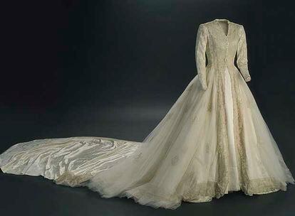 Traje de boda de Cayetana Fitz-James Stuart, duquesa de Alba, diseñado en el año 1947 por Flora Villareal.