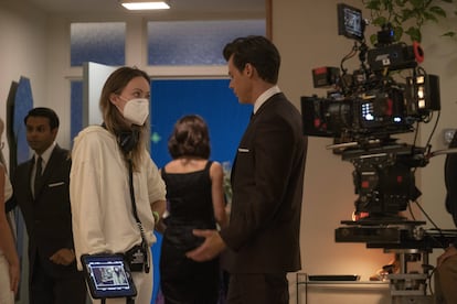 Harry Styles y Olivia Wilde se conocieron en 2020 en la grabación de 'No te preocupes, querida', película que ella dirigía y él protagonizaba. Wilde por aquel entonces continuaba casada con el también actor Jason Sudeikis, y muchos medios estadounidenses apuntaron a que su nueva relación con el también cantante británico empezó durante el rodaje. Hace apenas dos meses, fue la cuidadora de los dos hijos de Wilde y Sudeikis quien contó algunas anécdotas sobre cómo se enteró el actor de la infidelidad. Wilde y Styles se convirtieron en una de las parejas más mediáticas, pero su historia no duró demasiado. Tras dos años de relación, la historia de amor entre la directora y el cantante terminó definitivamente.