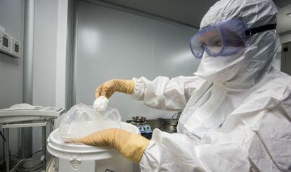 Fármacos para el cáncer o la hepatitis son candidatos a llevar un copago hospitalario.