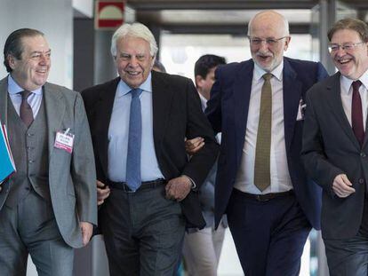 Vicente Boluda, Felipe González, Juan Roig y Ximo Puig, este lunes en la Fundación Edem de Valencia. En vídeo, declaraciones de Felipe González.