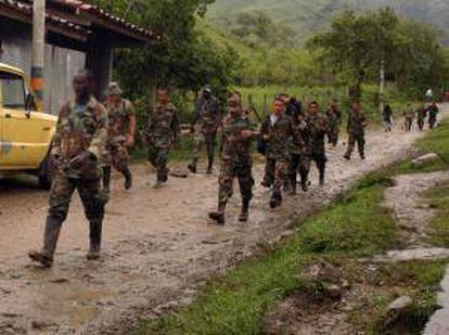 En la zona actúan facciones de las Fuerzas Armadas Revolucionarias de Colombia (FARC) que en las últimas semanas se han dedicado a volar infraestructuras de energía eléctrica en varios departamentos del suroeste como Nariño, Cauca y Valle del Cauca. EFE/Archivo