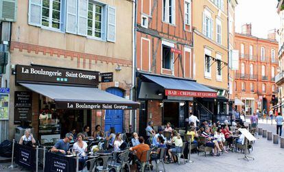 Terrazas en la plaza de Saint-Georges, en el centro de Toulouse.