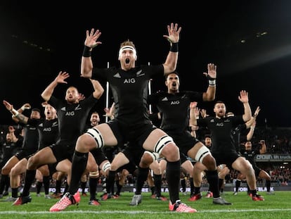 Los All Blacks neozelandeses integran en su visión dos principios maorís fundamentales: el 'whakapapa' (no somos más que una chispa en un momento) y el 'whanau', que significa equipo.