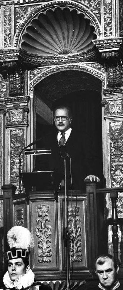 Carlos Fuentes en 1988, en su discurso del Cervantes. 
