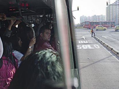 Usuarios del sistema de Transmilenio, en Bogotá