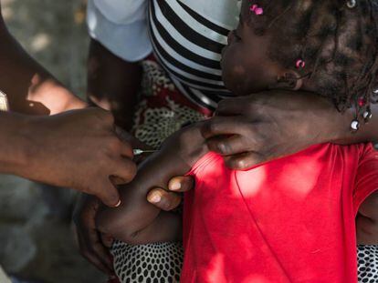 Campaña de vacunación en una zona rural de la provincia de Maputo (Mozambique) a principios de marzo.