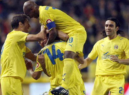 Matías Fernández celebra el tanto que marcó ante el Bilbao en el Madrigal.